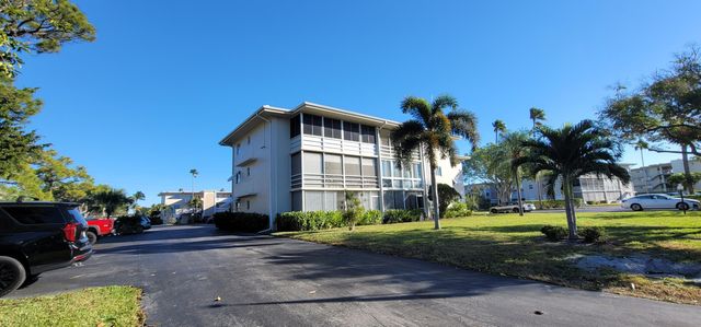 2615 N Garden Drive 305, Lake Worth, FL 33461