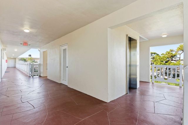 2615 N Garden Drive 305, Lake Worth, FL 33461