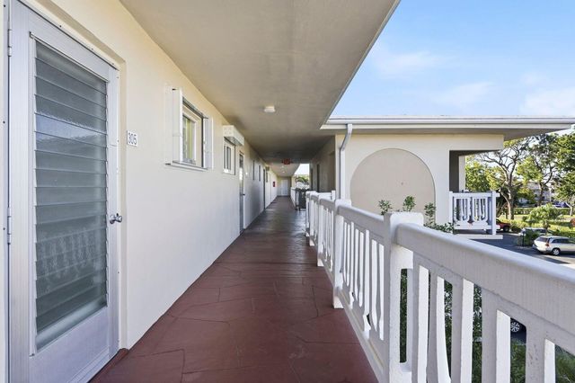 2615 N Garden Drive 305, Lake Worth, FL 33461