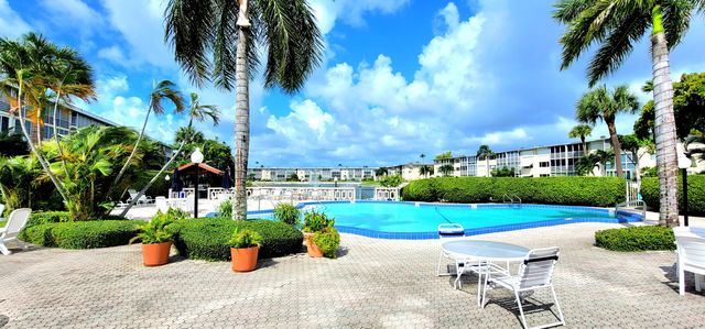 2615 N Garden Drive 305, Lake Worth, FL 33461