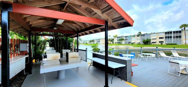 2615 N Garden Drive 305, Lake Worth, FL 33461