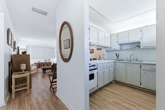 2615 N Garden Drive 305, Lake Worth, FL 33461