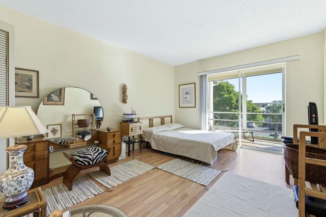 2615 N Garden Drive 305, Lake Worth, FL 33461