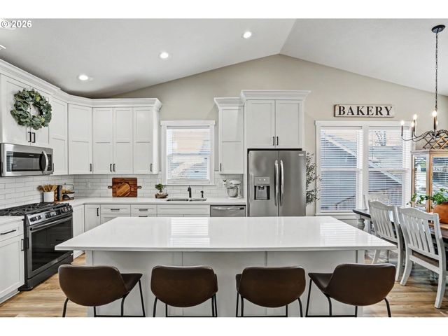 511 Nw BYERS Ln, Dallas, OR 97338