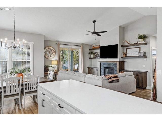 511 Nw BYERS Ln, Dallas, OR 97338