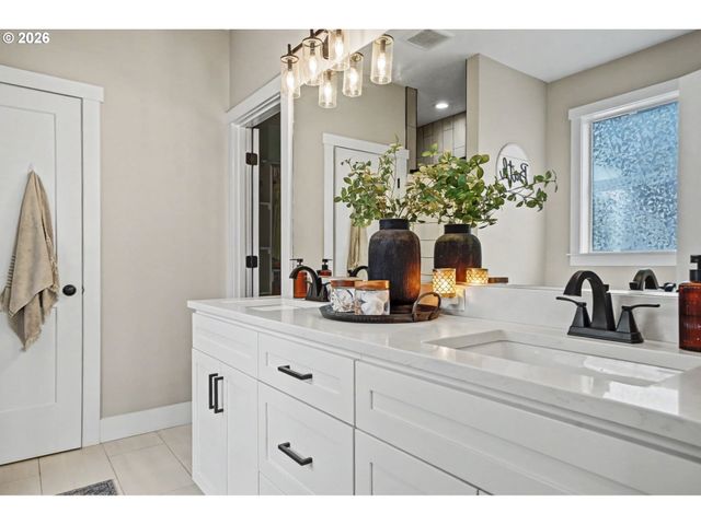 511 Nw BYERS Ln, Dallas, OR 97338