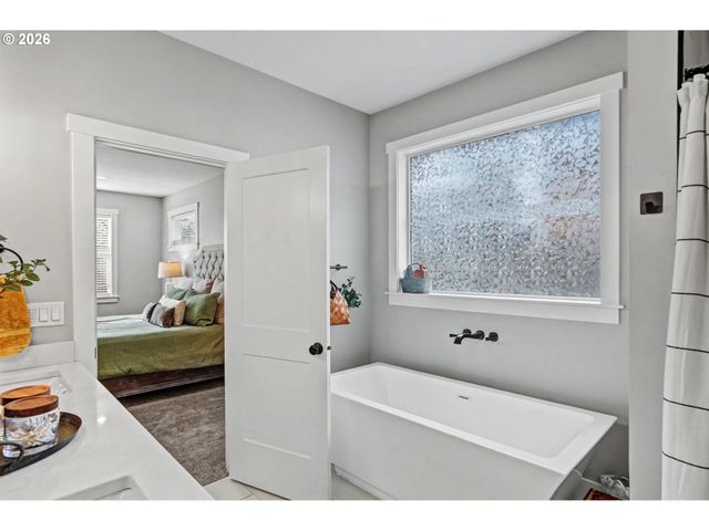 511 Nw BYERS Ln, Dallas, OR 97338