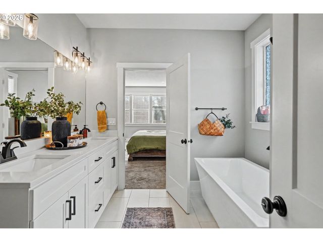 511 Nw BYERS Ln, Dallas, OR 97338