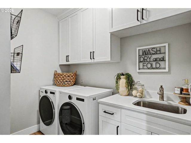 511 Nw BYERS Ln, Dallas, OR 97338