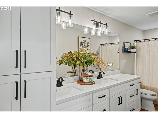 511 Nw BYERS Ln, Dallas, OR 97338