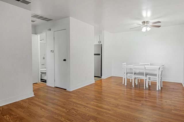 2825 N Los Felices Road 209, Palm Springs, CA 92262