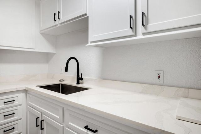 2825 N Los Felices Road 209, Palm Springs, CA 92262