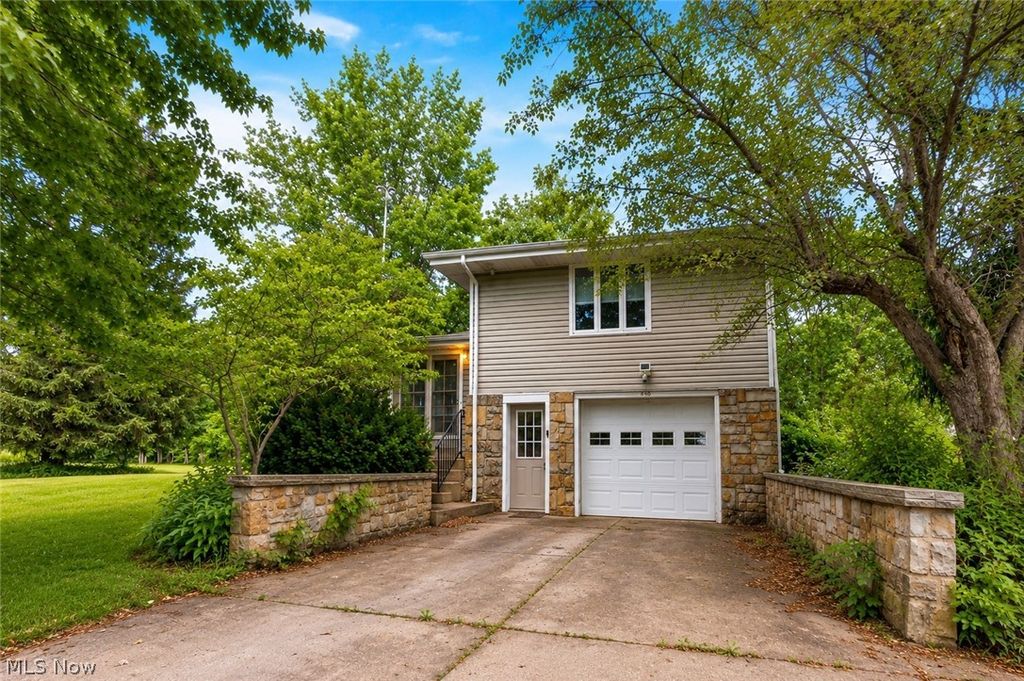 4146 Barclay Messerly Road, Southington, OH 44470