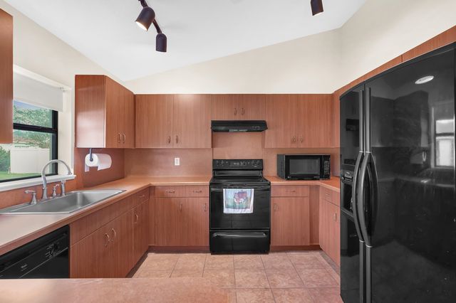 11 Lytton Ln, Palm Coast, FL 32137