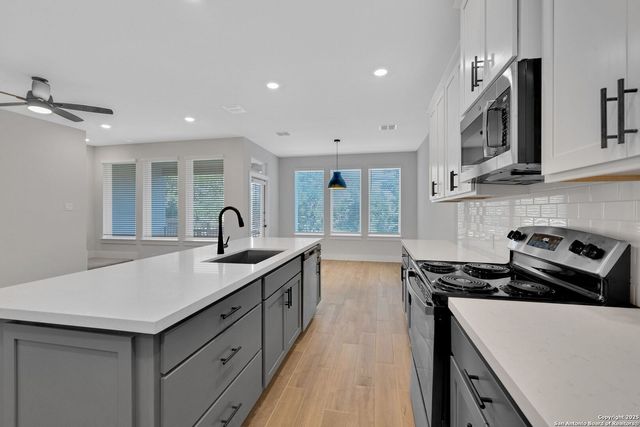 13647 GIOVANNIS GDN, San Antonio, TX 78253