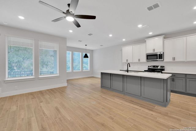 13647 GIOVANNIS GDN, San Antonio, TX 78253