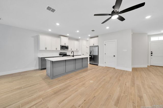 13647 GIOVANNIS GDN, San Antonio, TX 78253