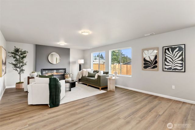 9401 17th Avenue E, Tacoma, WA 98445