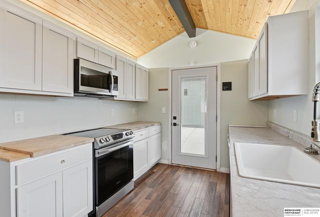 3944 Y Street, Omaha, NE 68107