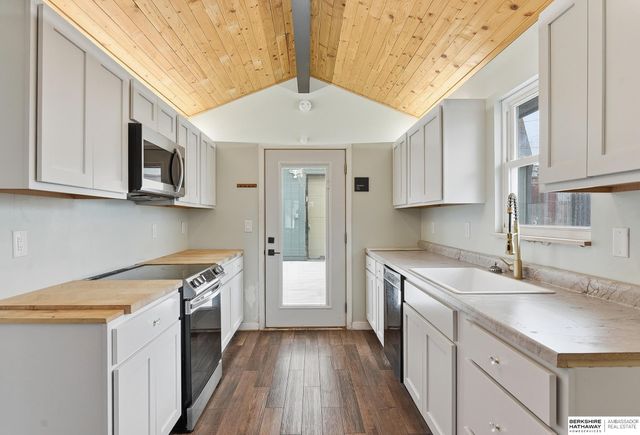 3944 Y Street, Omaha, NE 68107