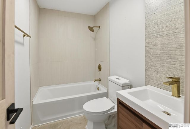 3944 Y Street, Omaha, NE 68107