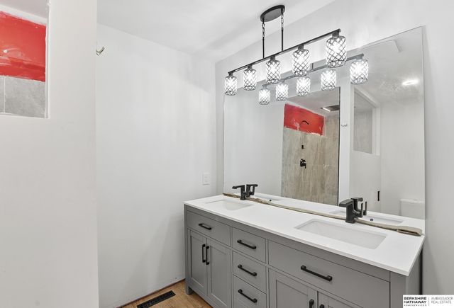 3944 Y Street, Omaha, NE 68107