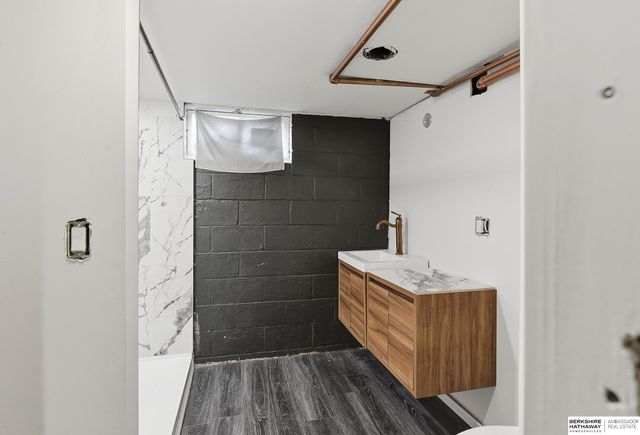 3944 Y Street, Omaha, NE 68107