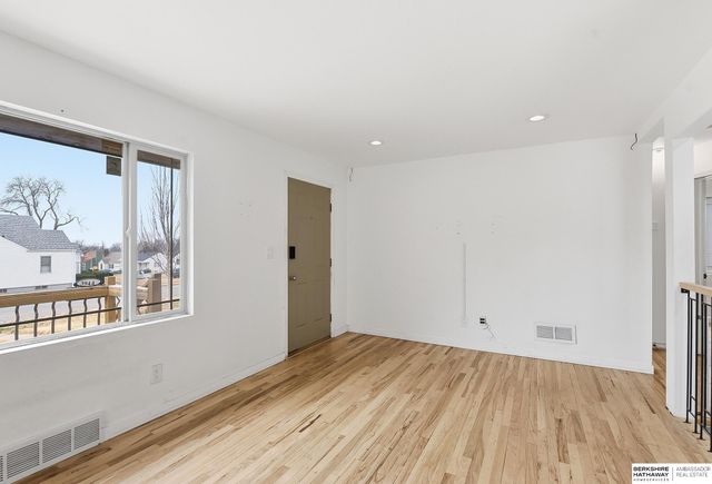 3944 Y Street, Omaha, NE 68107