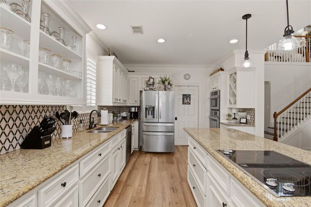 215 Lokai Street, Tiki Island, TX 77554