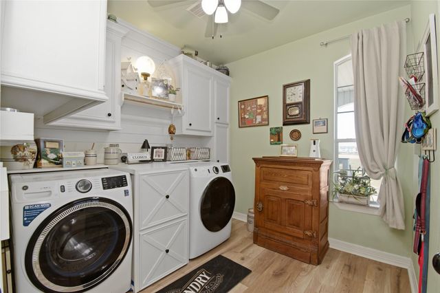 215 Lokai Street, Tiki Island, TX 77554