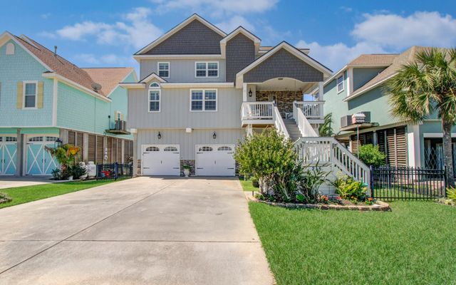 215 Lokai Street, Tiki Island, TX 77554