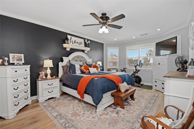 215 Lokai Street, Tiki Island, TX 77554