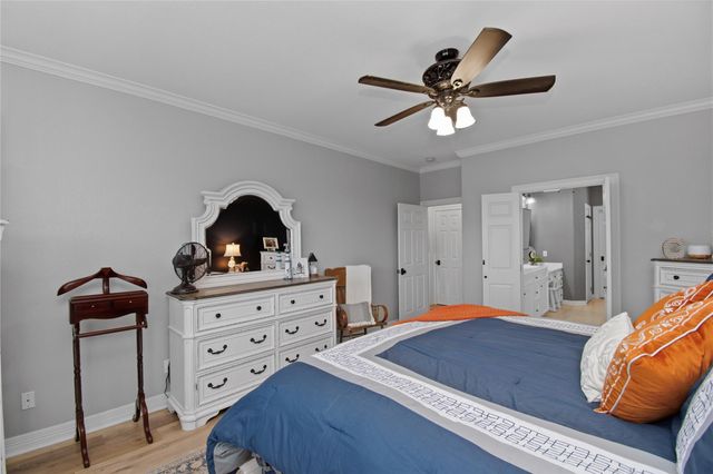 215 Lokai Street, Tiki Island, TX 77554