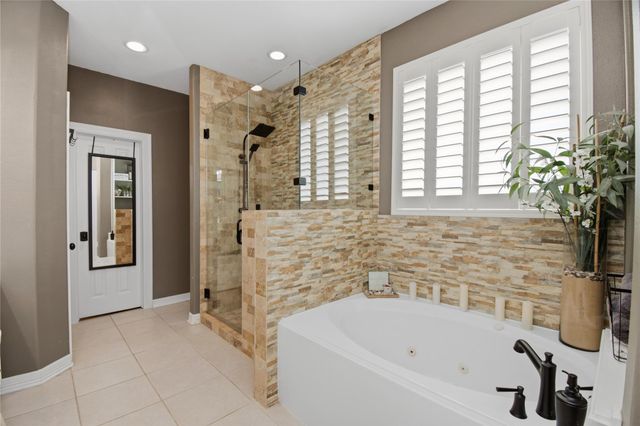 215 Lokai Street, Tiki Island, TX 77554