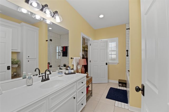 215 Lokai Street, Tiki Island, TX 77554