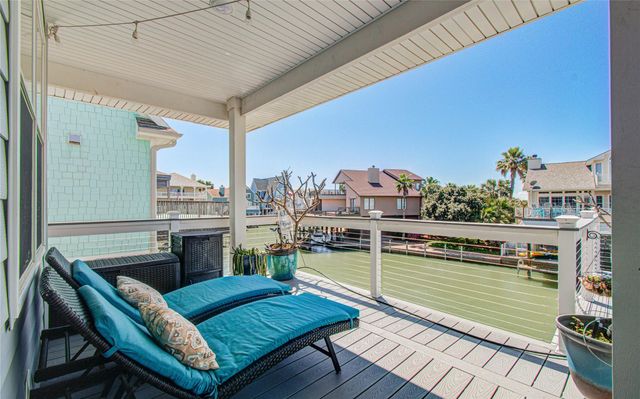 215 Lokai Street, Tiki Island, TX 77554