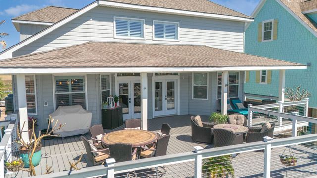 215 Lokai Street, Tiki Island, TX 77554