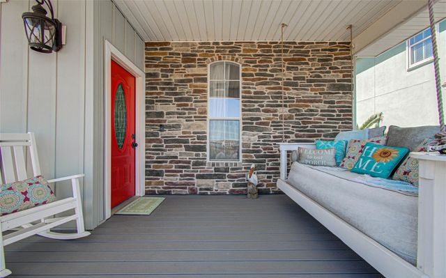 215 Lokai Street, Tiki Island, TX 77554