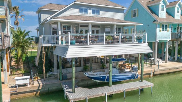 215 Lokai Street, Tiki Island, TX 77554