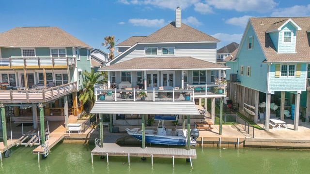 215 Lokai Street, Tiki Island, TX 77554
