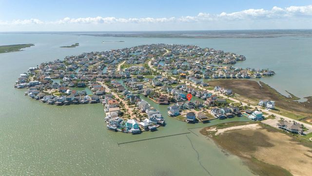 215 Lokai Street, Tiki Island, TX 77554