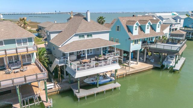 215 Lokai Street, Tiki Island, TX 77554