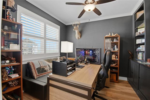 215 Lokai Street, Tiki Island, TX 77554