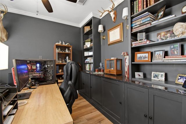 215 Lokai Street, Tiki Island, TX 77554