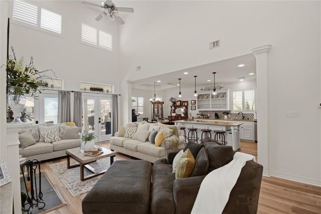 215 Lokai Street, Tiki Island, TX 77554