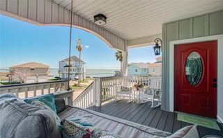 215 Lokai Street, Tiki Island, TX 77554