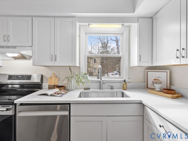 13217 Court Ridge Rd, Midlothian, VA 23112