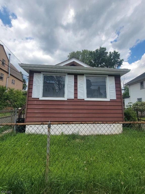 13 Lanark Ave, Newark City, NJ 07106
