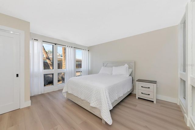 800 S BLVD OF THE PRESIDENTS 16, Sarasota, FL 34236