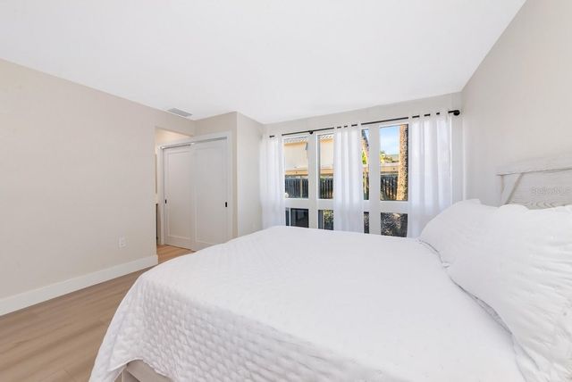 800 S BLVD OF THE PRESIDENTS 16, Sarasota, FL 34236